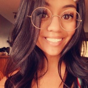 Meet your Posher, Daniela